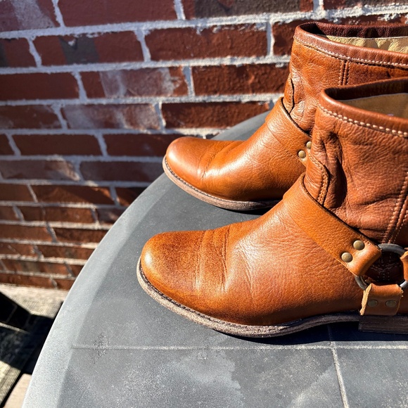 Share Frye Women's Veronica Harness Boots 8.5 Brown Leather Zip Ankle Moto Biker - Picture 4 of 14